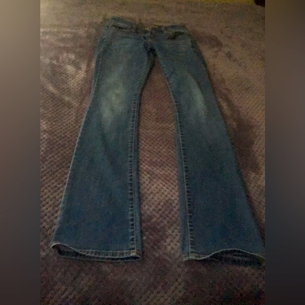 Bootcut jeans , medium blue size 3 average . I do pickups only for my safety .